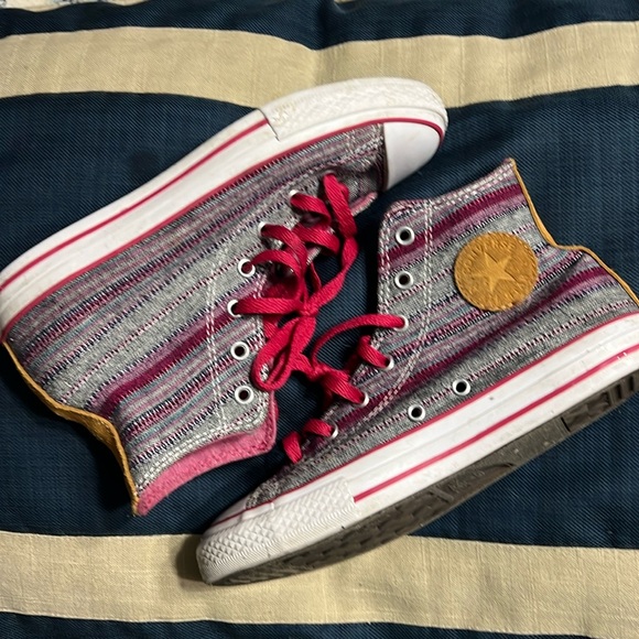 Like new Converse Kids size 4.5 excellent, like new condition - Picture 1 of 4